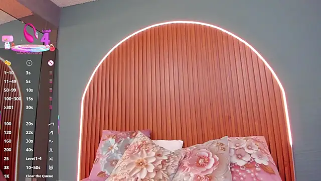 Snapshot of NayeCloud chatting on December 19, 2025, 10:45 pm NayeCloud online show from December 19, 2025, 10:45 pm