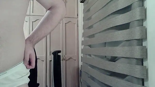 Himbo fox online show from February 7, 2026, 4:53 am