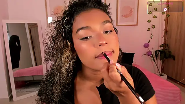 aleja montiel   online show from March 28, 2026, 1:23 pm