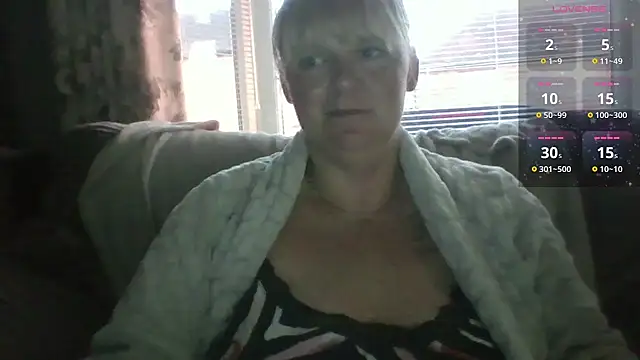Snapshot of chloefeel chatting on June 17, 2026, 8:30 pm chloefeel online show from June 17, 2026, 8:30 pm
