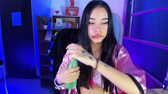 Jasmin Skinny online show from December 4, 2025, 3:27 am