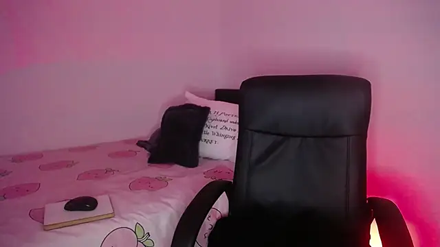 Snapshot of NewAgatha_Bolton chatting on April 15, 2026, 8:42 pm NewAgatha Bolton online show from April 15, 2026, 8:42 pm