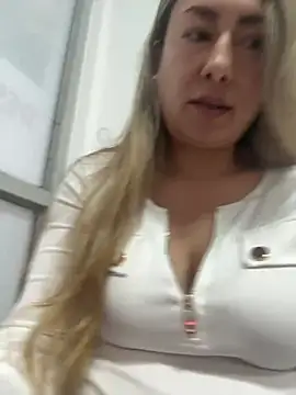 xLadyScarlettx online show from February 15, 2025, 10:10 pm