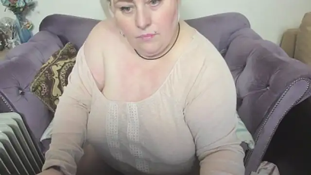 Snapshot of fashiona chatting on December 23, 2025, 9:30 am fashiona online show from December 23, 2025, 9:30 am