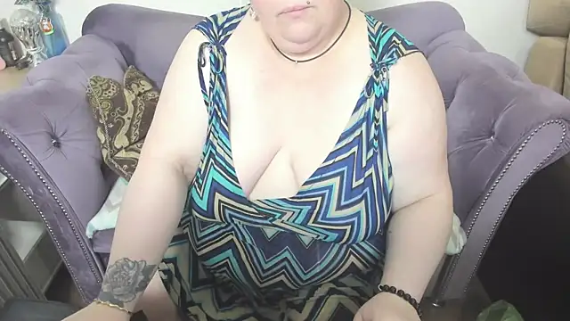 Snapshot of fashiona chatting on March 8, 2026, 4:27 am fashiona online show from March 8, 2026, 4:27 am