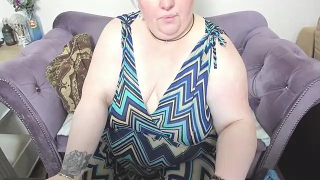 Snapshot of fashiona chatting on February 24, 2026, 9:21 am fashiona online show from February 24, 2026, 9:21 am