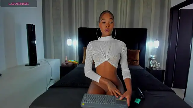 Snapshot of LiaJohnnson chatting on February 21, 2025, 9:32 pm LiaJohnnson online show from February 21, 2025, 9:32 pm