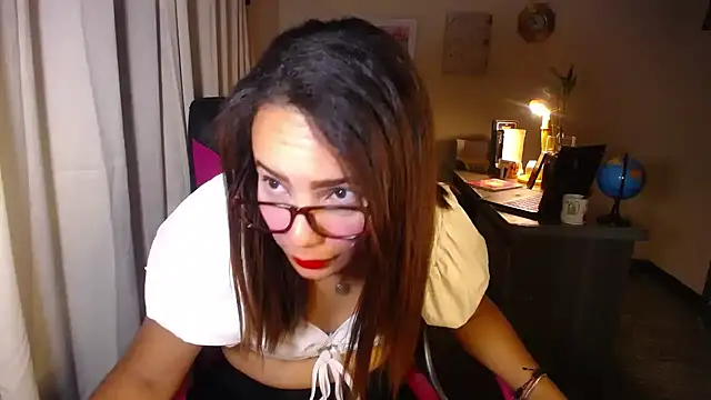 Snapshot of danielle_rose_1 chatting on March 16, 2026, 1:48 pm danielle rose 1 online show from March 16, 2026, 1:48 pm