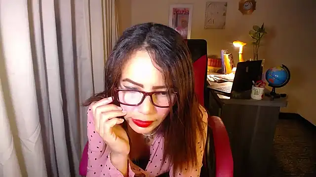 Snapshot of danielle_rose_1 chatting on March 5, 2026, 2:02 pm danielle rose 1 online show from March 5, 2026, 2:02 pm