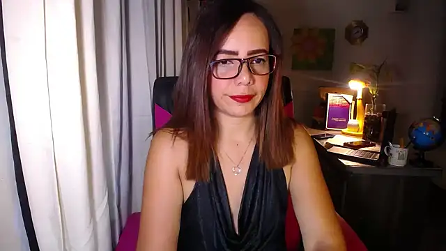Snapshot of danielle_rose_1 chatting on May 3, 2026, 2:53 pm danielle rose 1 online show from May 3, 2026, 2:53 pm
