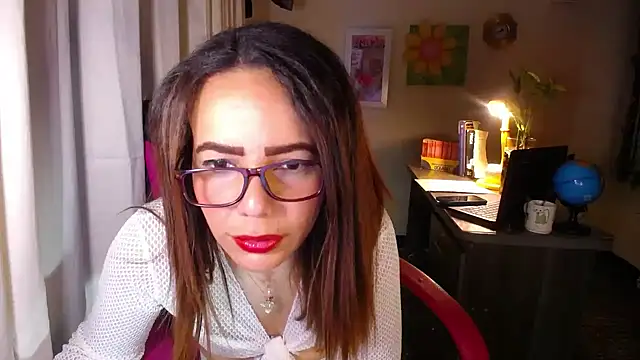 Snapshot of danielle_rose_1 chatting on May 25, 2026, 2:05 pm danielle rose 1 online show from May 25, 2026, 2:05 pm
