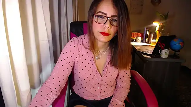 Snapshot of danielle_rose_1 chatting on April 13, 2026, 2:10 pm danielle rose 1 online show from April 13, 2026, 2:10 pm