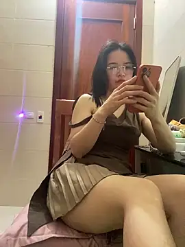 Snapshot of LiLi-Kirix99 chatting on May 27, 2026, 7:10 pm LiLi-Kirix99 online show from May 27, 2026, 7:10 pm