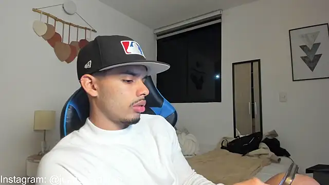 mateoleonee online show from September 21, 2025, 11:21 pm