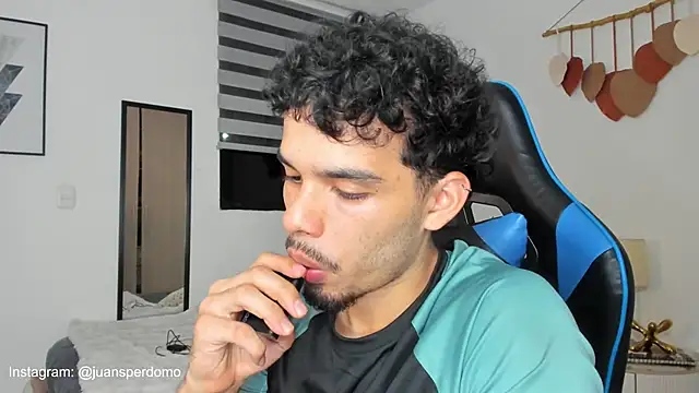 mateoleonee online show from March 21, 2025, 12:18 am