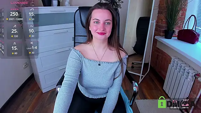 Snapshot of Astarte_Aste chatting on October 5, 2025, 10:50 am Astarte Aste online show from October 5, 2025, 10:50 am