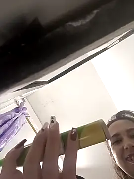 Snapshot of Daringcute chatting on February 13, 2025, 3:18 am Daringcute online show from February 13, 2025, 3:18 am