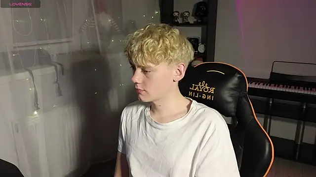 Snapshot of Keytaro chatting on March 14, 2025, 5:02 pm Keytaro online show from March 14, 2025, 5:02 pm