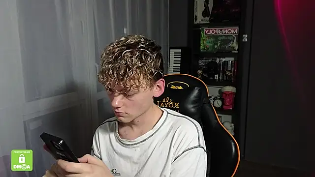 Snapshot of Keytaro chatting on October 3, 2025, 8:54 pm Keytaro online show from October 3, 2025, 8:54 pm