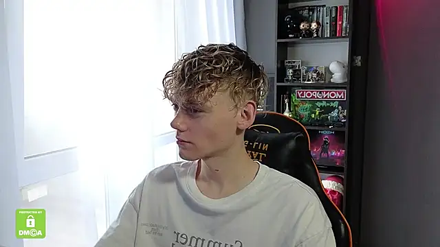 Snapshot of Keytaro chatting on October 27, 2025, 8:59 am Keytaro online show from October 27, 2025, 8:59 am