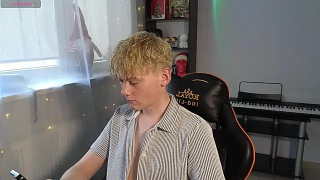 Snapshot of Keytaro chatting on March 10, 2025, 2:16 pm Keytaro online show from March 10, 2025, 2:16 pm