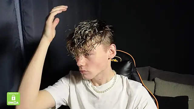 Snapshot of Keytaro chatting on December 22, 2025, 1:55 pm Keytaro online show from December 22, 2025, 1:55 pm