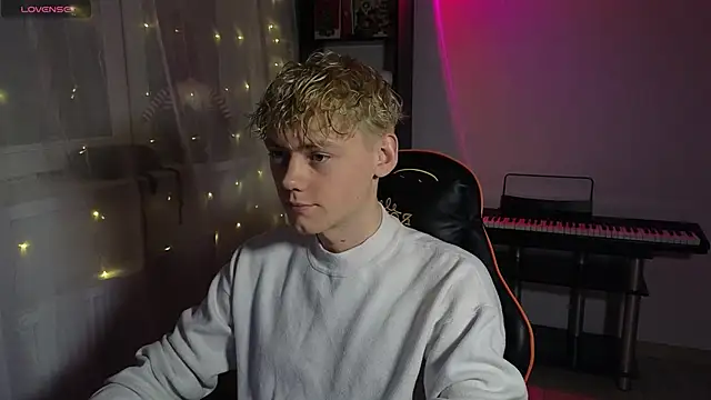 Snapshot of Keytaro chatting on March 6, 2025, 7:43 pm Keytaro online show from March 6, 2025, 7:43 pm