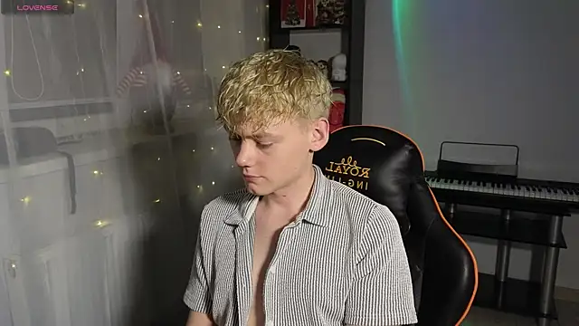 Snapshot of Keytaro chatting on March 10, 2025, 5:29 pm Keytaro online show from March 10, 2025, 5:29 pm