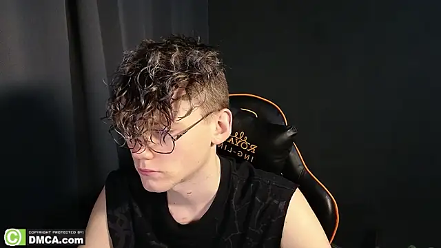 Keytaro online show from February 1, 2026, 10:41 pm