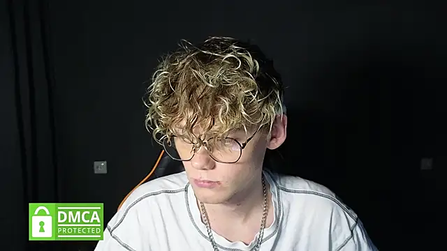 Keytaro online show from April 22, 2026, 1:01 am