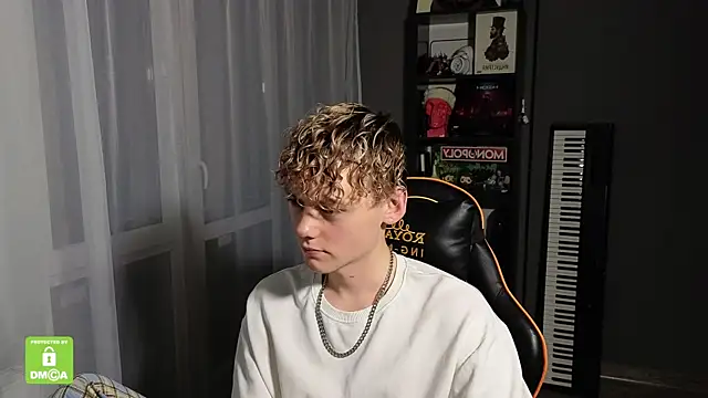 Snapshot of Keytaro chatting on September 18, 2025, 7:28 pm Keytaro online show from September 18, 2025, 7:28 pm