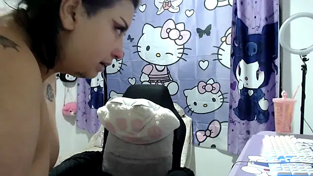 Snapshot of lussyevans24 chatting on November 18, 2025, 3:43 am lussyevans24 online show from November 18, 2025, 3:43 am