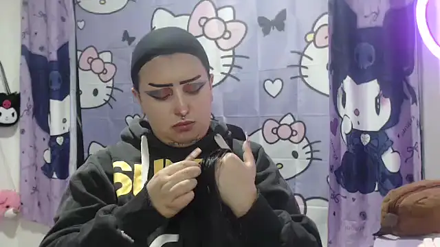 lussyevans24 online show from November 10, 2025, 7:02 am