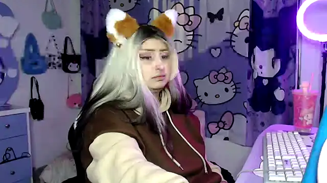 Snapshot of lussyevans24 chatting on November 23, 2025, 4:44 am lussyevans24 online show from November 23, 2025, 4:44 am