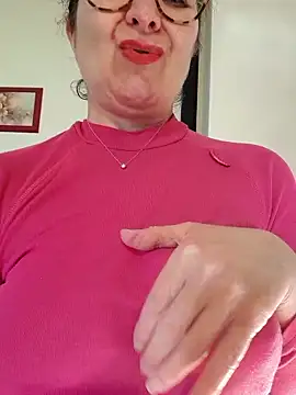 Snapshot of Viola8p chatting on January 6, 2026, 1:59 pm Viola8p online show from January 6, 2026, 1:59 pm