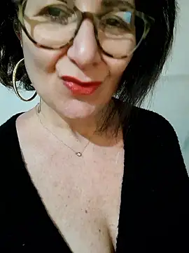 Snapshot of Viola8p chatting on January 13, 2026, 4:00 pm Viola8p online show from January 13, 2026, 4:00 pm