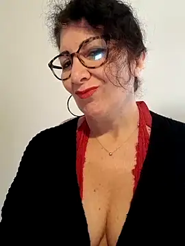 Snapshot of Viola8p chatting on December 19, 2025, 10:50 am Viola8p online show from December 19, 2025, 10:50 am