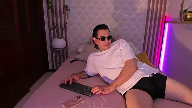 Snapshot of PamelaReall chatting on October 30, 2025, 7:50 am PamelaReall online show from October 30, 2025, 7:50 am