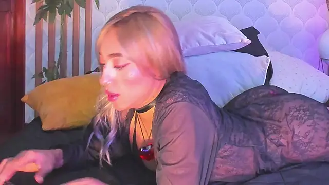 Snapshot of PamelaReall chatting on March 23, 2025, 3:21 am PamelaReall online show from March 23, 2025, 3:21 am