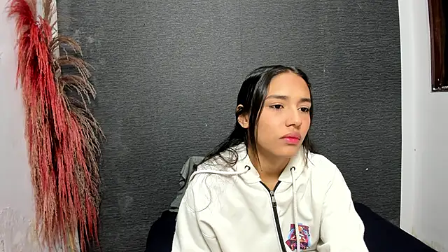 Snapshot of monse_02 chatting on March 22, 2025, 12:35 pm monse 02 online show from March 22, 2025, 12:35 pm