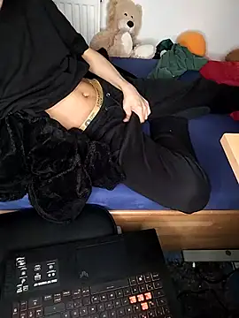 Dennis 2024 online show from November 20, 2025, 7:58 pm