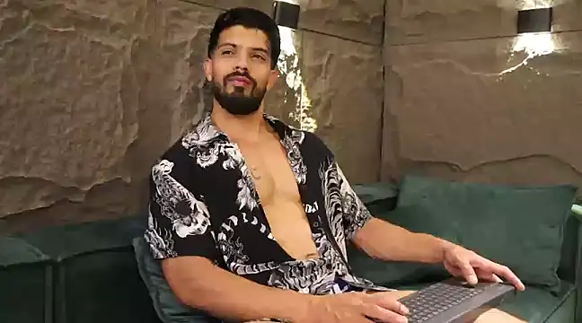 Snapshot of DannSaenz chatting on March 5, 2025, 12:05 am DannSaenz online show from March 5, 2025, 12:05 am