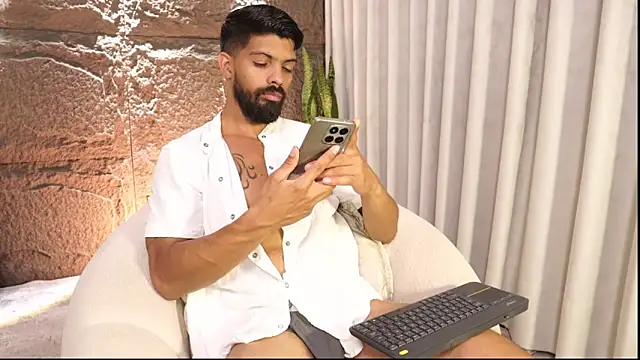 Snapshot of DannSaenz chatting on April 16, 2026, 5:25 pm DannSaenz online show from April 16, 2026, 5:25 pm