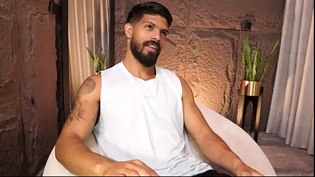 Snapshot of DannSaenz chatting on April 4, 2026, 2:23 pm DannSaenz online show from April 4, 2026, 2:23 pm