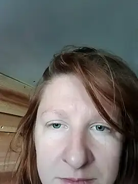 Eluradess online show from October 21, 2025, 3:33 pm