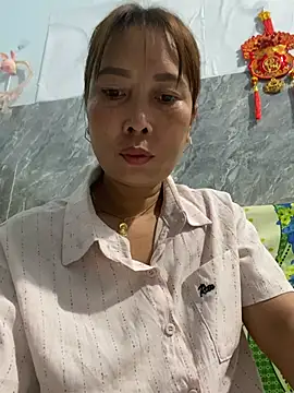 Snapshot of Linaannn chatting on March 29, 2026, 11:28 pm Linaannn online show from March 29, 2026, 11:28 pm