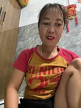 Snapshot of Linaannn chatting on May 24, 2026, 11:04 pm Linaannn online show from May 24, 2026, 11:04 pm