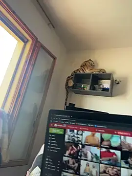 Lilyassjdhz online show from April 28, 2026, 12:20 pm