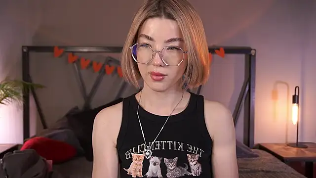 Snapshot of LindaThacker chatting on March 12, 2025, 11:10 am LindaThacker online show from March 12, 2025, 11:10 am