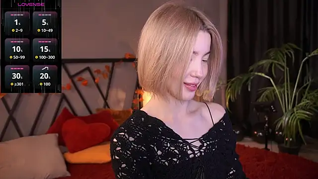 Snapshot of LindaThacker chatting on November 13, 2025, 4:27 am LindaThacker online show from November 13, 2025, 4:27 am